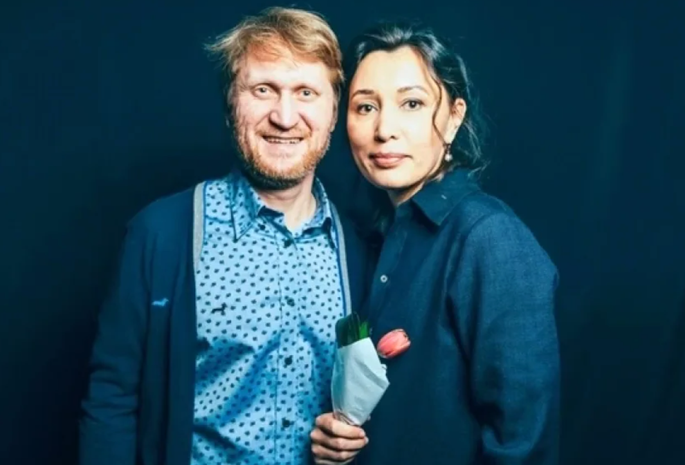 на фото Андрей Рожков с женой Эльвирой