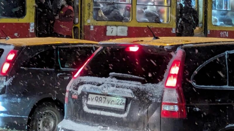     Пробка. Машины. Полный трамвай. Анастасия Панченко