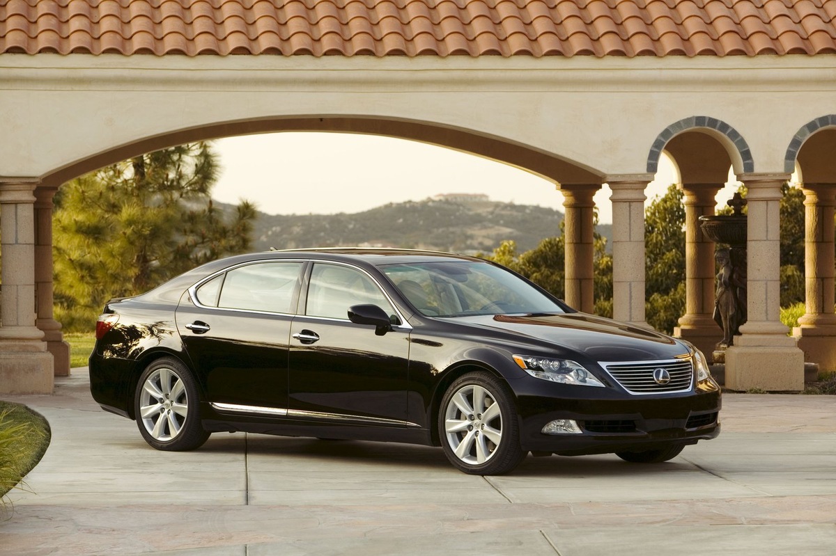    Lexus LS