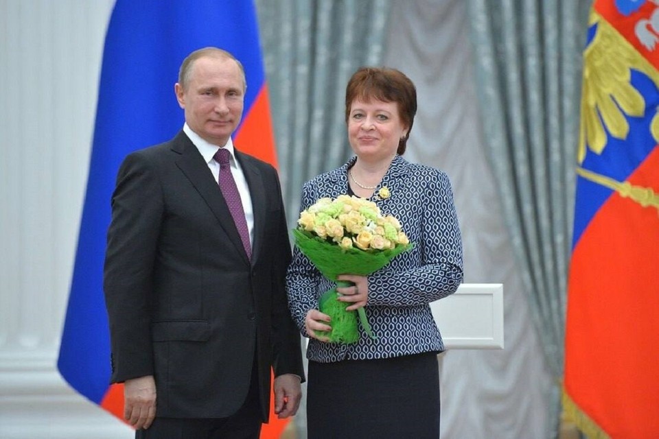    Елена Викторовна проработала в школе 39 лет. Фото: ТГ-канал Андрея Фатеева.