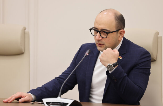 Айк Мамиджанян: «Нужно ли объяснять, какое стратегическое значение имеет энергетическая система?». Фото: сайт Национального собрания Республики Армения.