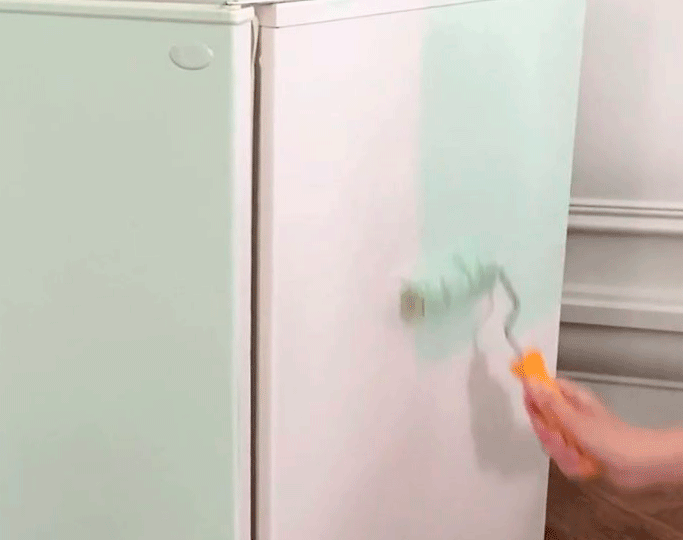 Красим старый холодильник в цвет Тиффани