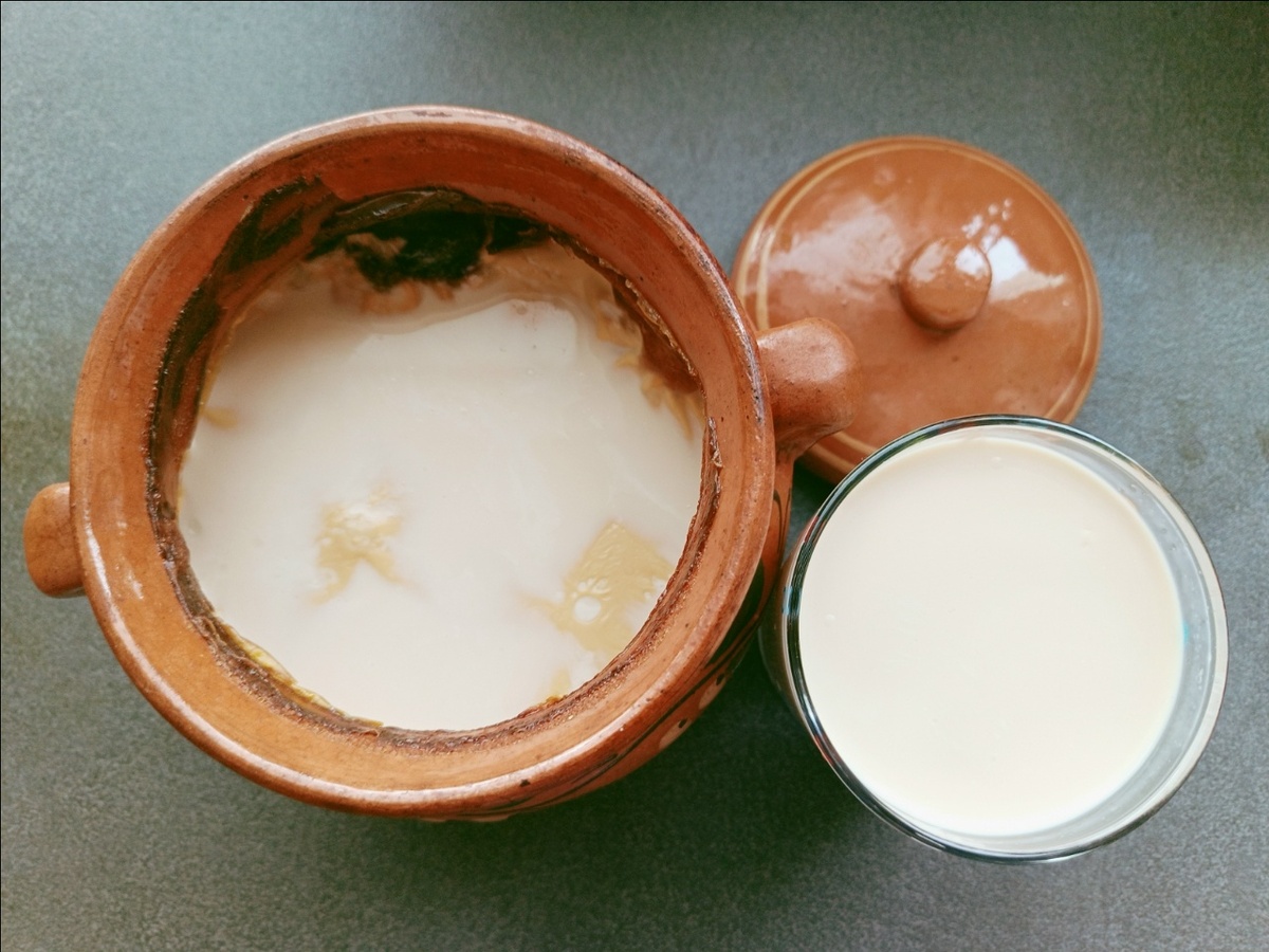 Топлёное молоко в глиняном горшочке