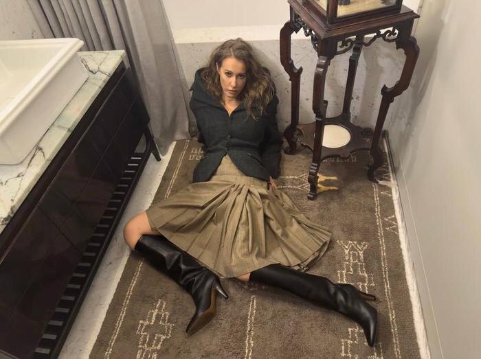 Ксения Собчака в своей квартире. Обложка © Instagram (признан экстремистской организацией и запрещён на территории Российской Федерации) / xenia_sobchak