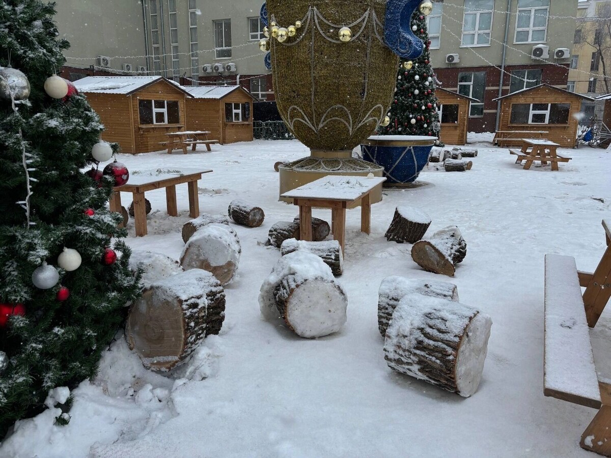    Новогодний городок разбирают   56orb.ru