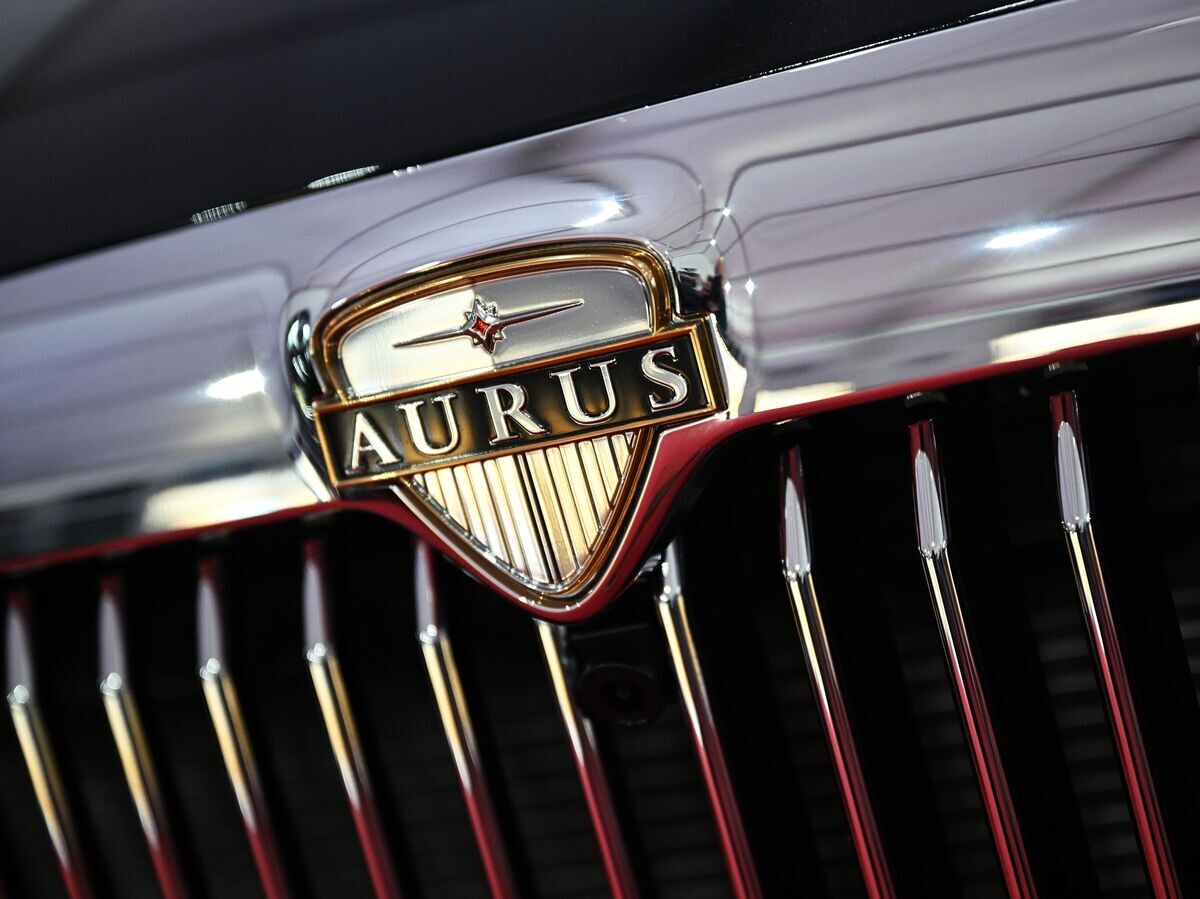    Эмблема на автомобиле Aurus | © РИА Новости / Фотохост-агентство РИА Новости