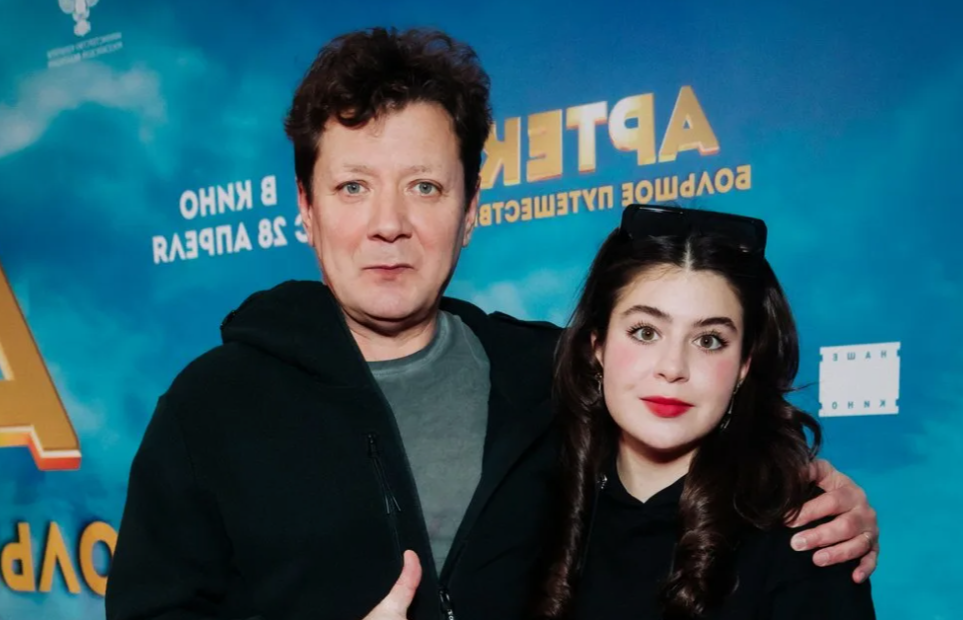 на фото Ян Цапник с дочерью Лизой 