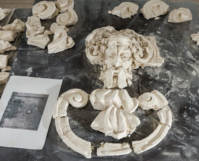 В реставрируемом здании Дома Радио нашли барельеф 1910-х годов