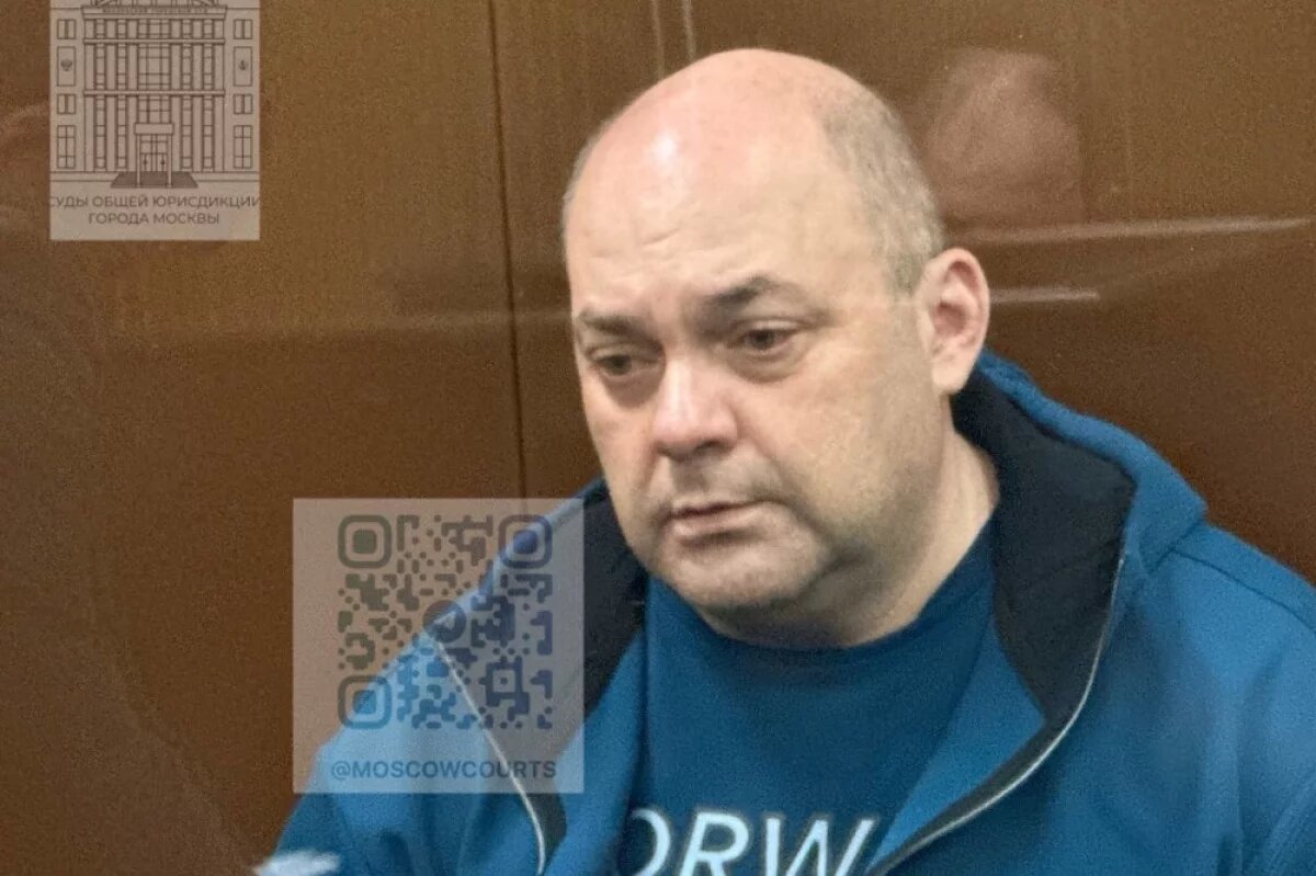    Экс-главе Курской области Смирнову и его заму Дедову продлили арест