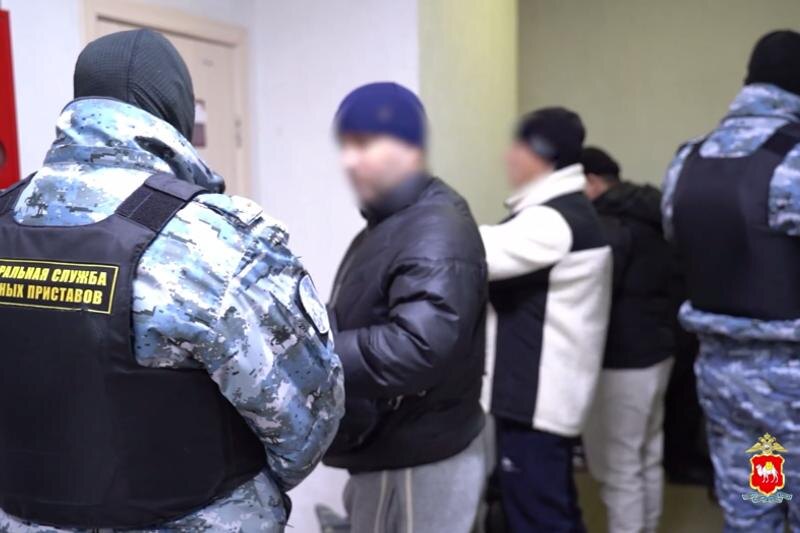 Из Челябинской области выдворят более сотни мигрантов