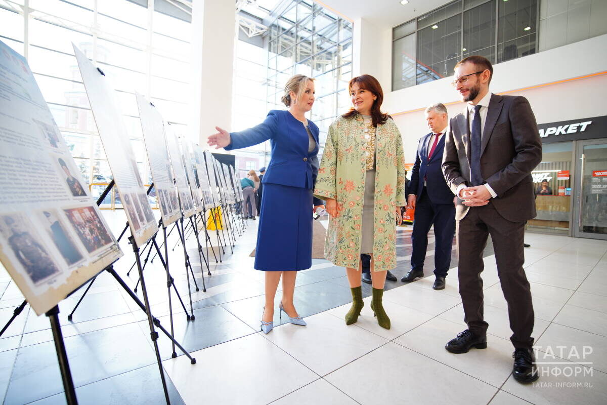 В фойе здания были организованы сразу три фотовыставкиФото: © Владимир Васильев / «Татар-информ»