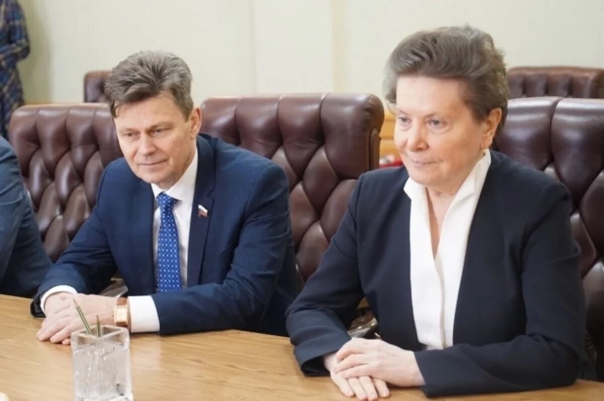    Брянский губернатор провел рабочую встречу с представителем Совфеда РФ