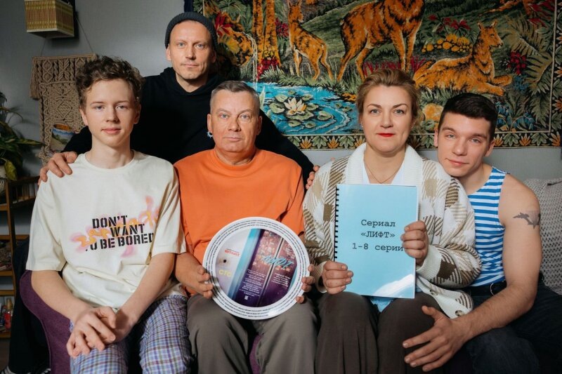    Кадры со съемок сериала «Лифт» (2026). Фото: PR-служба телеканала СТС.