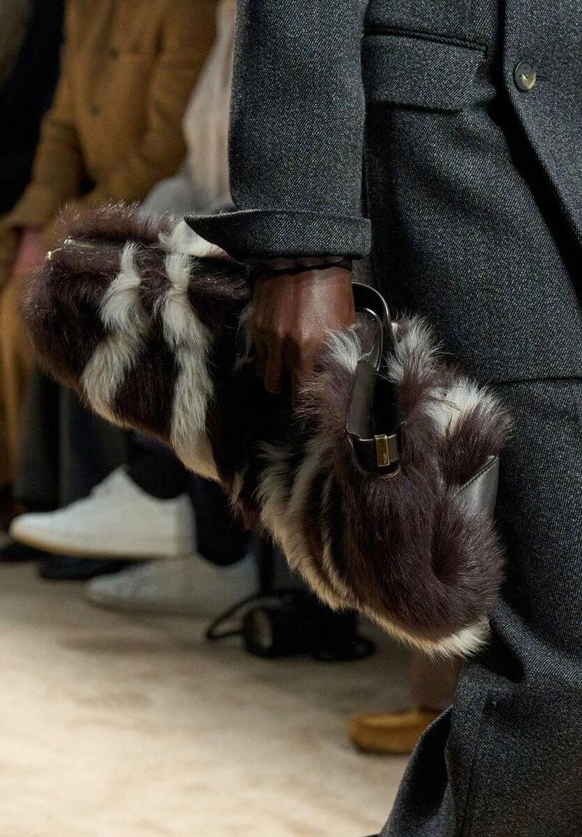 пушистый клатч Tod’s