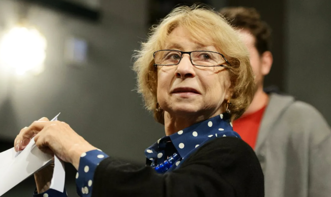 на фото Лия Ахеджакова 