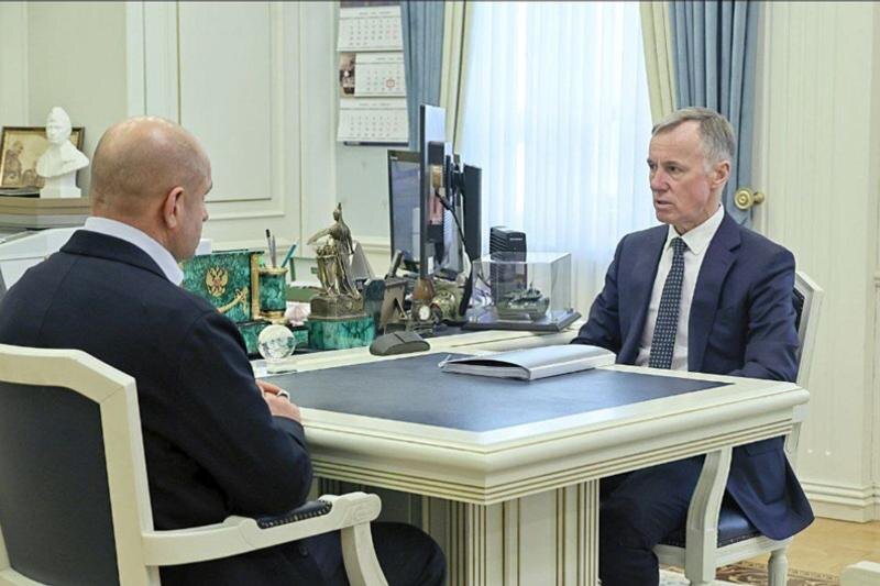    Фото пресс-службы полпредства УрФО. Артем Жога и Александр Горовой