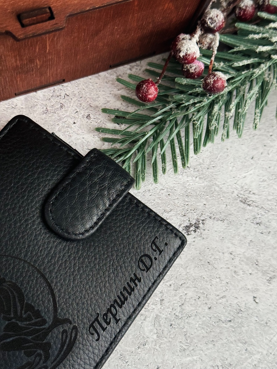 Кошелек с гравировкой знака зодиака