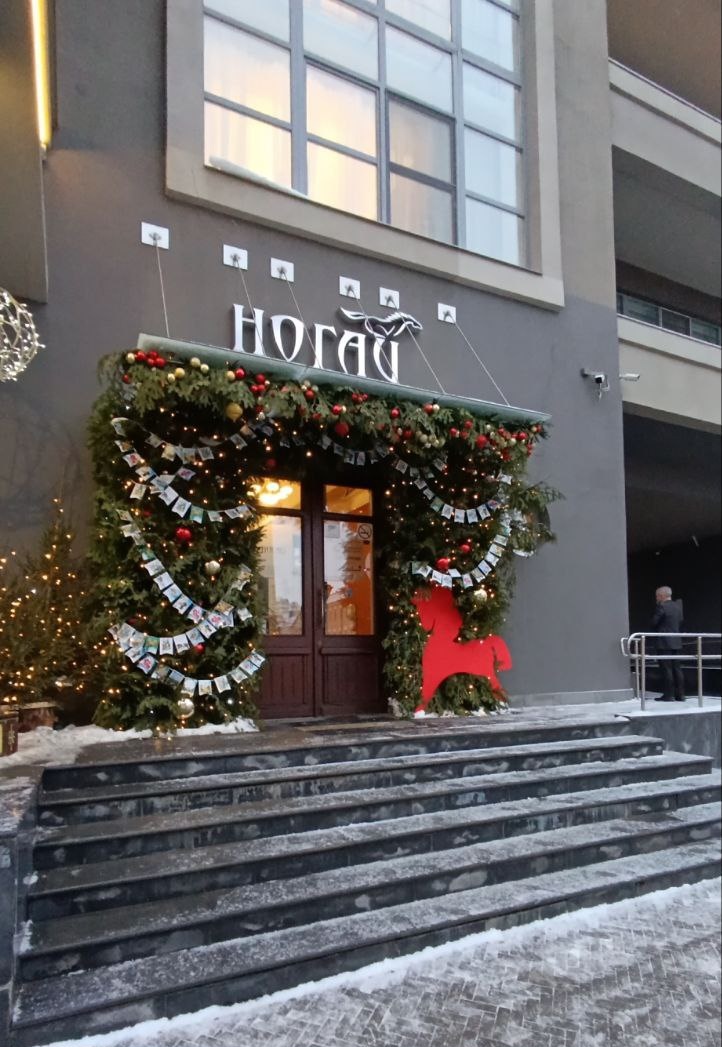 Вход с улицы Баумана 