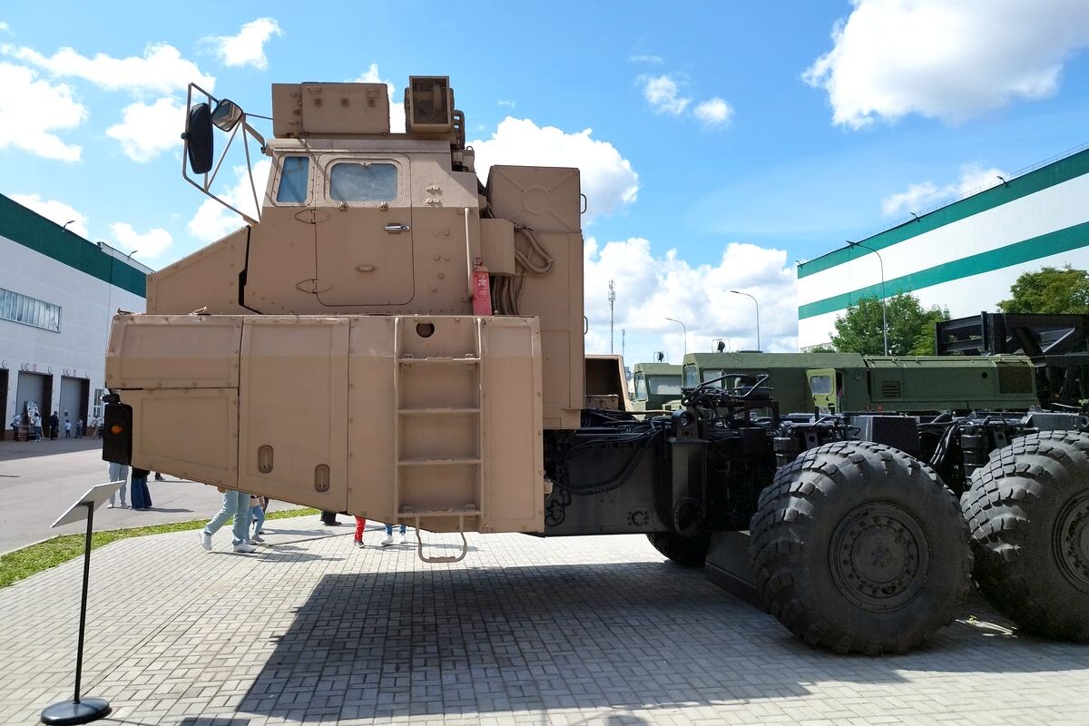  📷 📷   Шасси МАЗ-7907 в музее «Волат». Фото автора