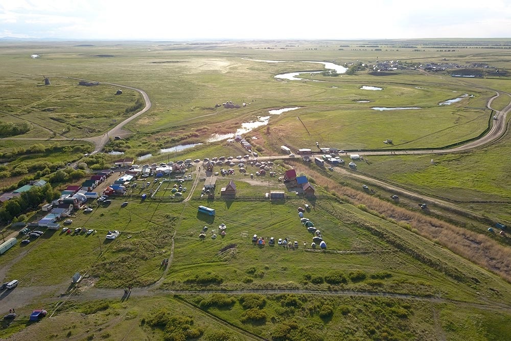 Источник https://www.kp.ru/best/chel/drevnij-gorod-arkaim/