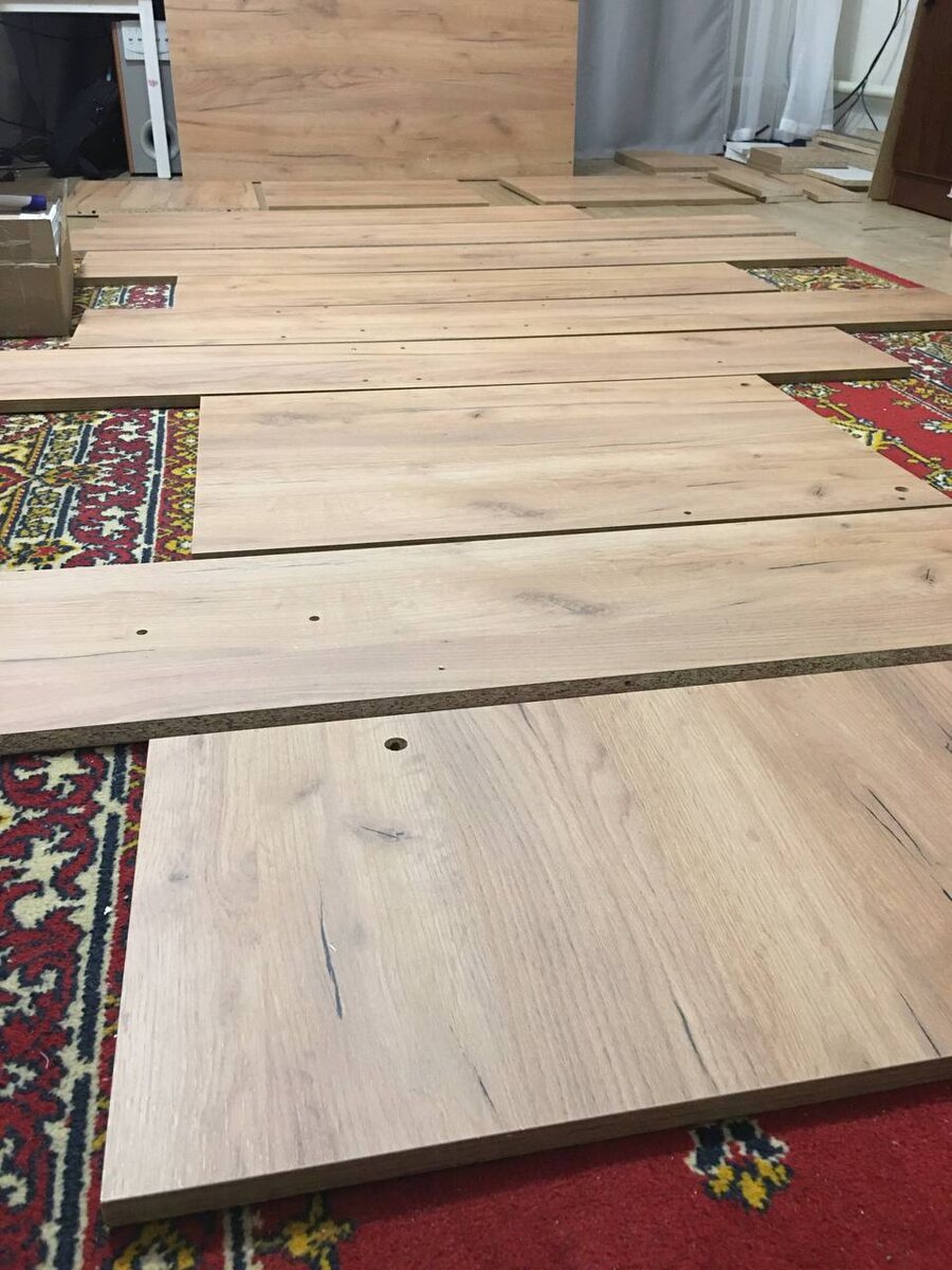 разложил детали, не пройти, не проехать..