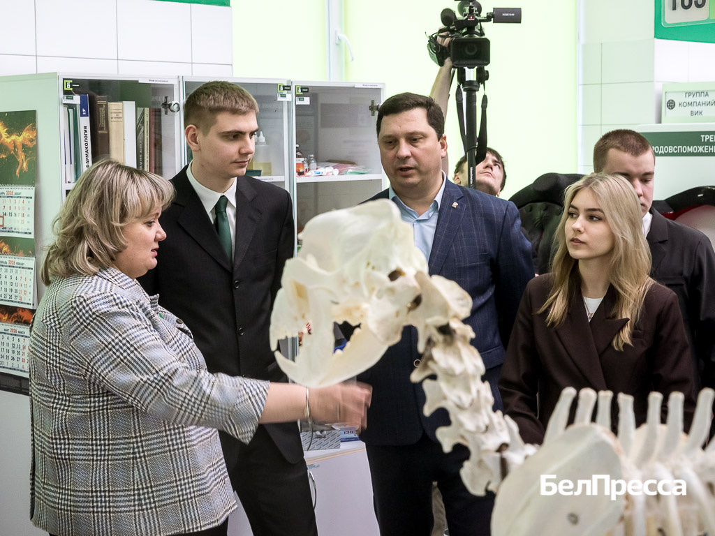     Александр Шкодниченко (в центре) и глава округа Николай Нестеров / Фото: Павел Колядин