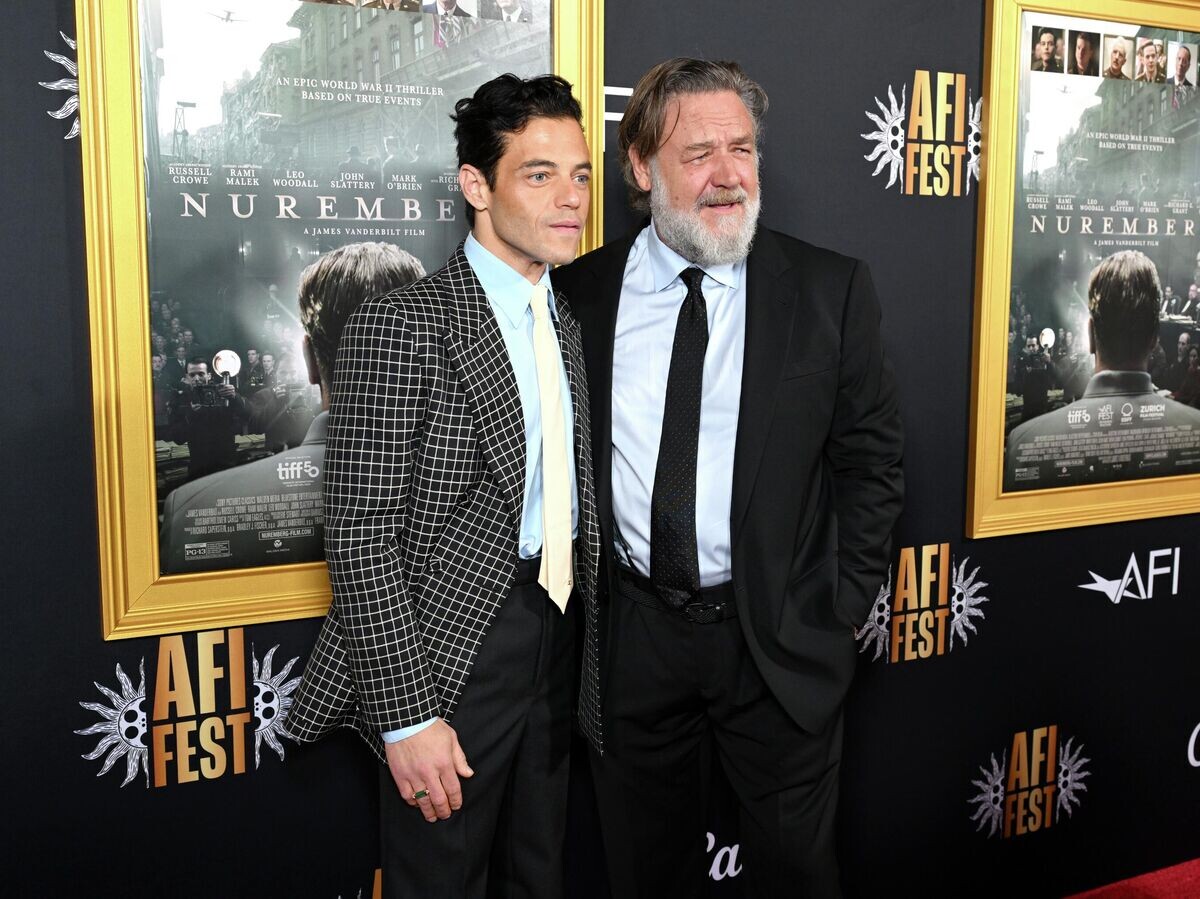    Рами Малек и Рассел Кроу посещают показ фильма "Нюрнберг" в рамках фестиваля AFI FEST 2025 в Голливуде, Калифорния | © Getty Images / Michael Kovac