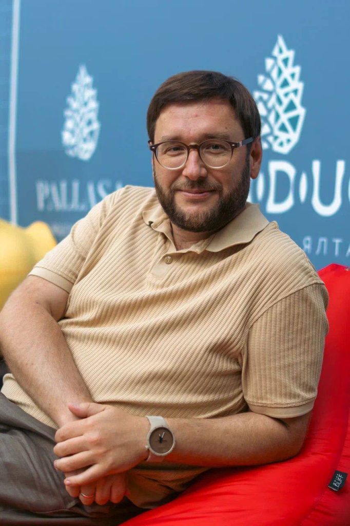 Олег Савельев