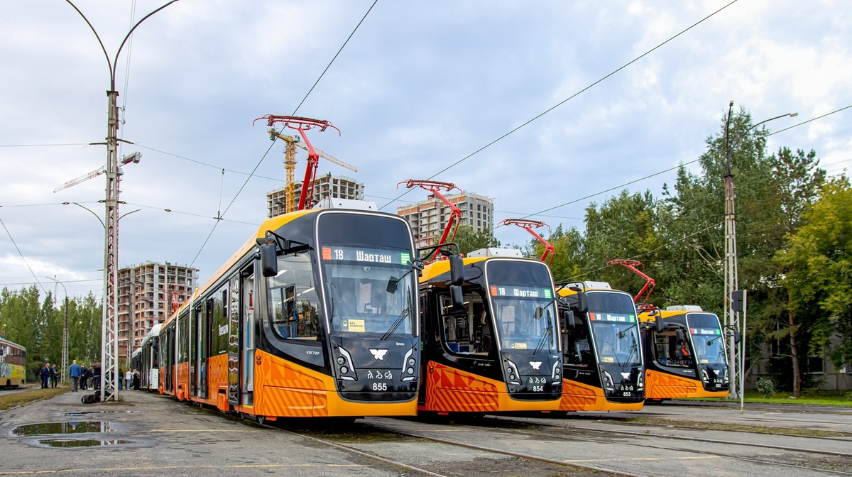 Трехсекционные трамваи "Кастор" в Екатеринбурге. Фото сайта transphoto.org 