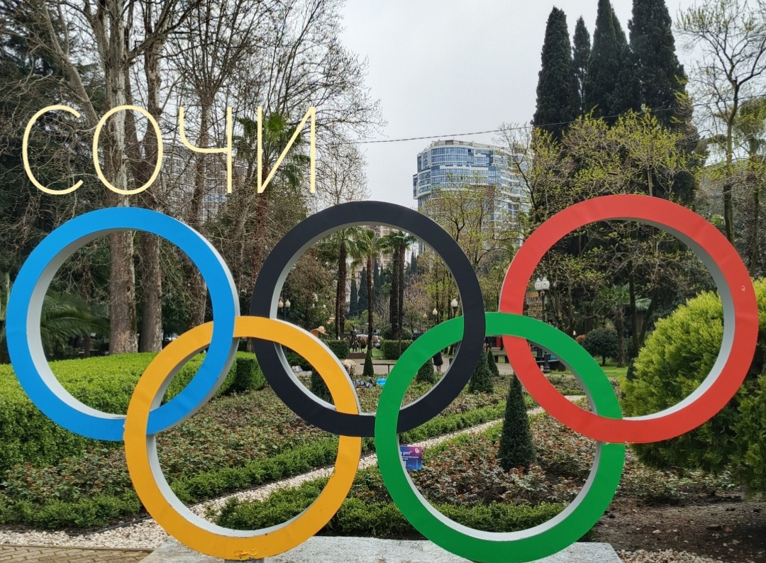 Олимпийские кольца на Наваги́нской