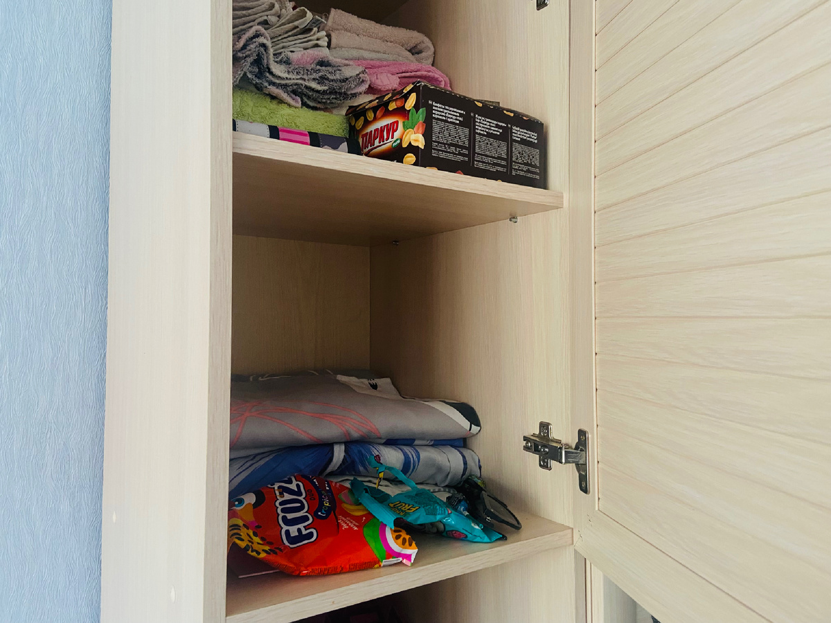 Раньше в постельном белье деньги прятали, теперь конфеты.