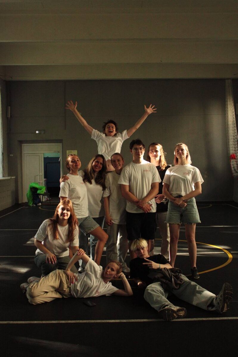 команда международного детского театрального лагеря «Артист»