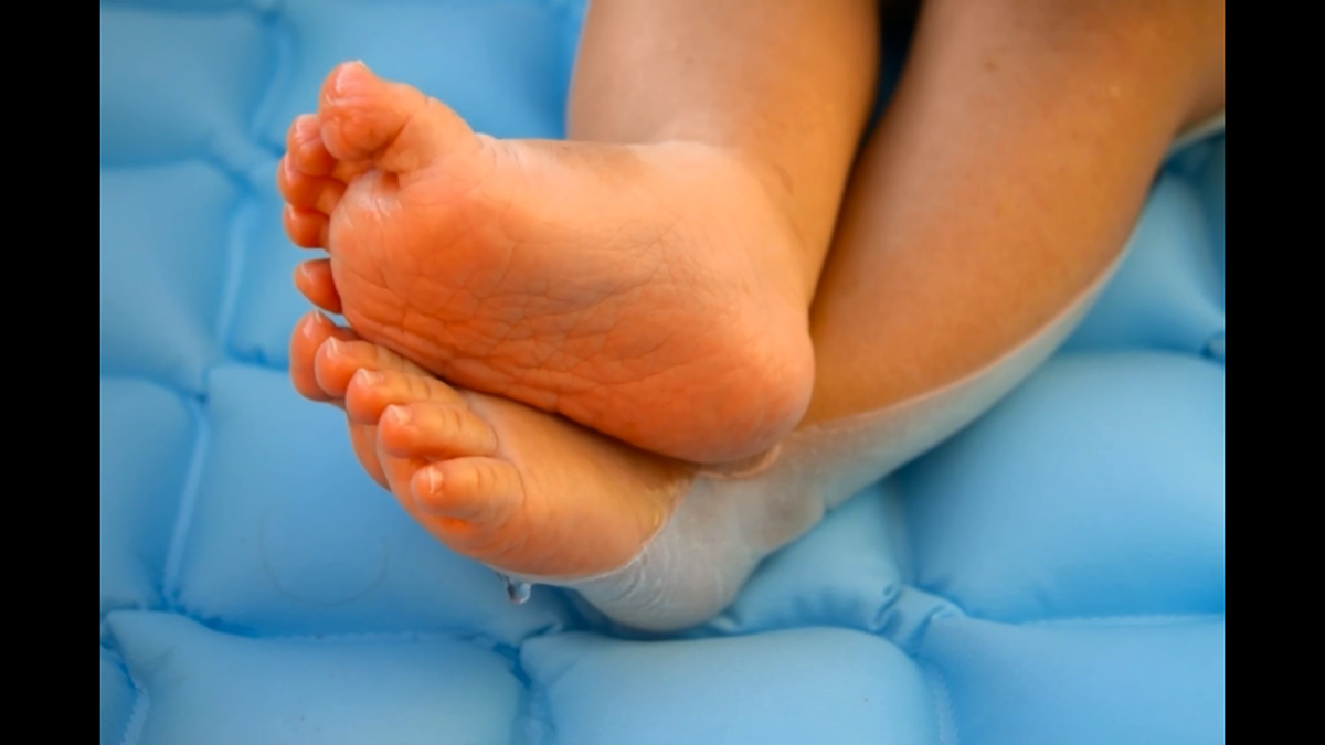 Как ласковые струи тепла готовят малыша ко сну