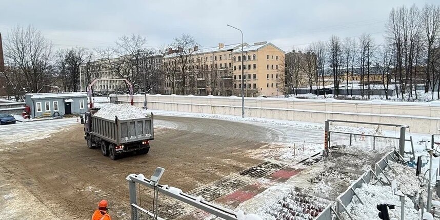 Свыше 1 млн "кубов" зимних осадков доставили на "снежные" пункты в Петербурге с начала зимы
