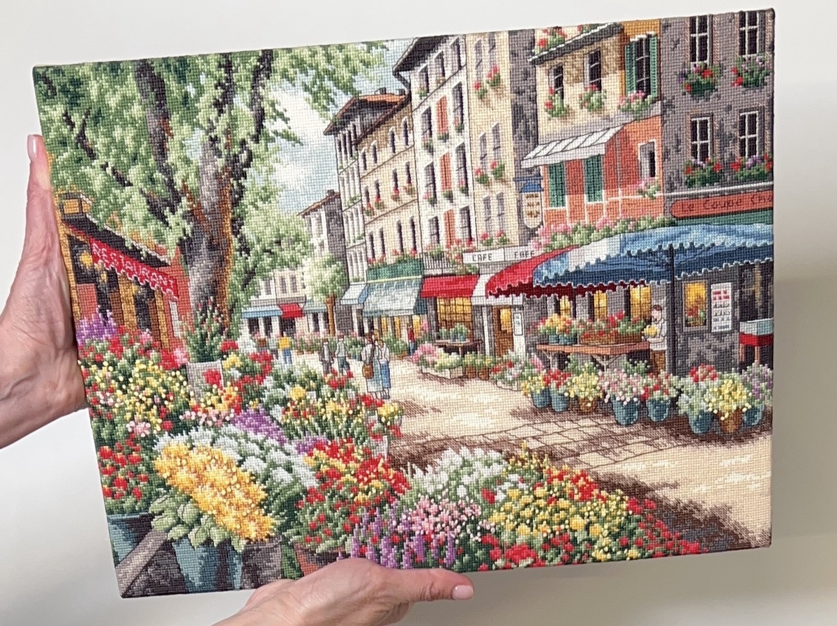 Просто натянуто на подрамник