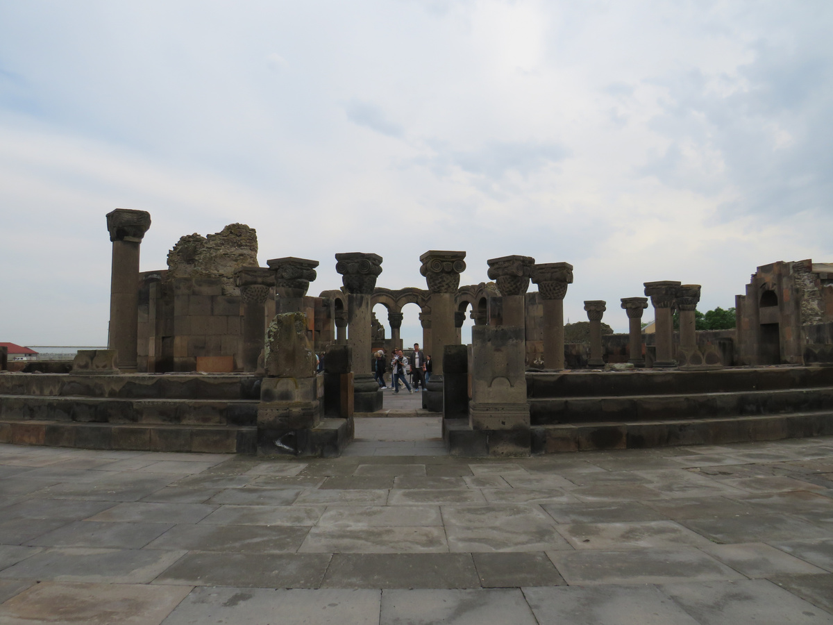 Руины храма Звартноц