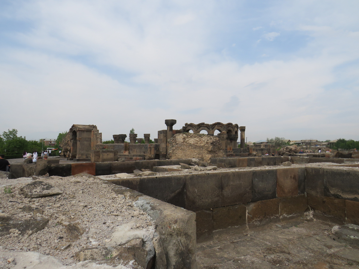 Храм Звартноц — лишь часть большого архитектурного ансамбля