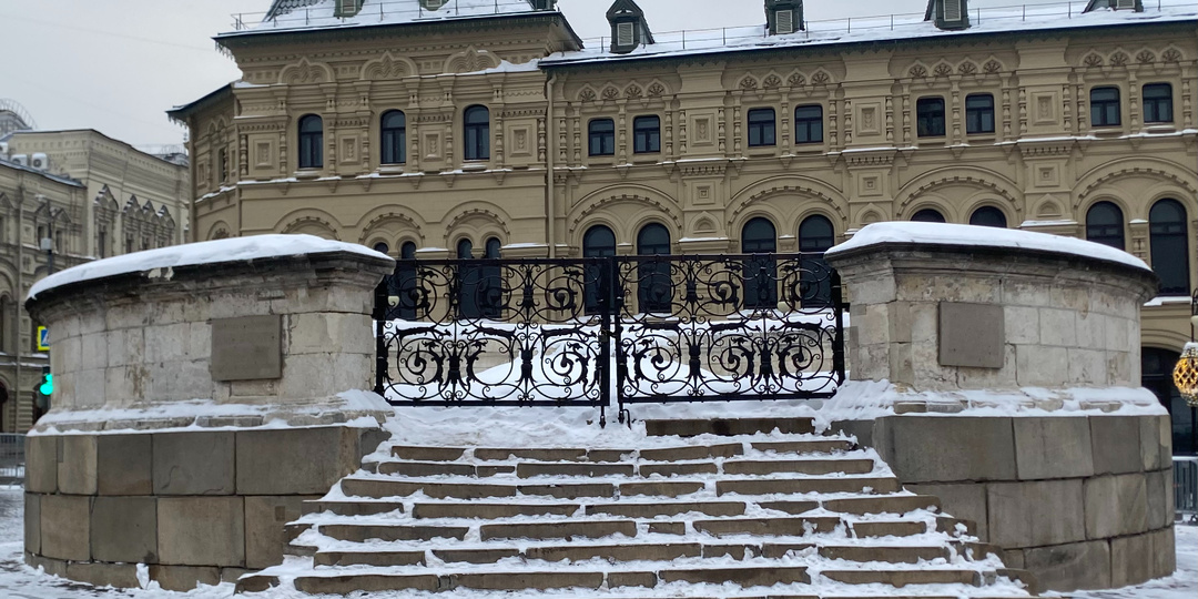 Самое древнее сохранившееся до наших дней сооружение на Красной площади: Лобное место