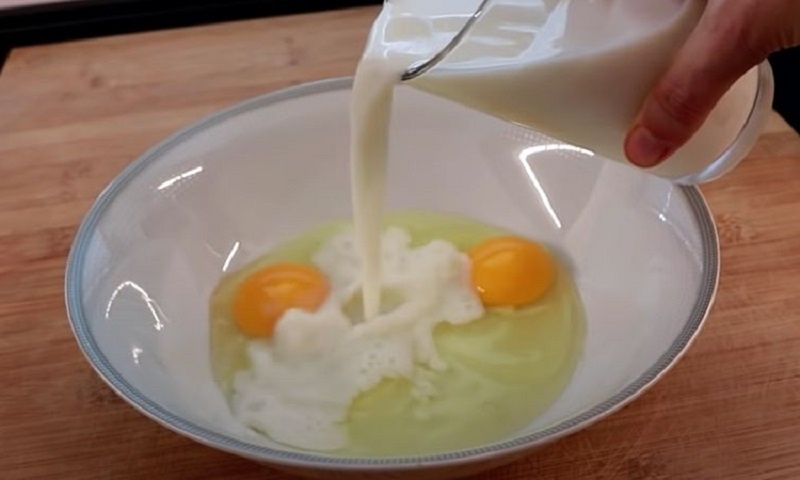 Запеканка из хлеба, сыра и ветчины: простой способ удивить близких