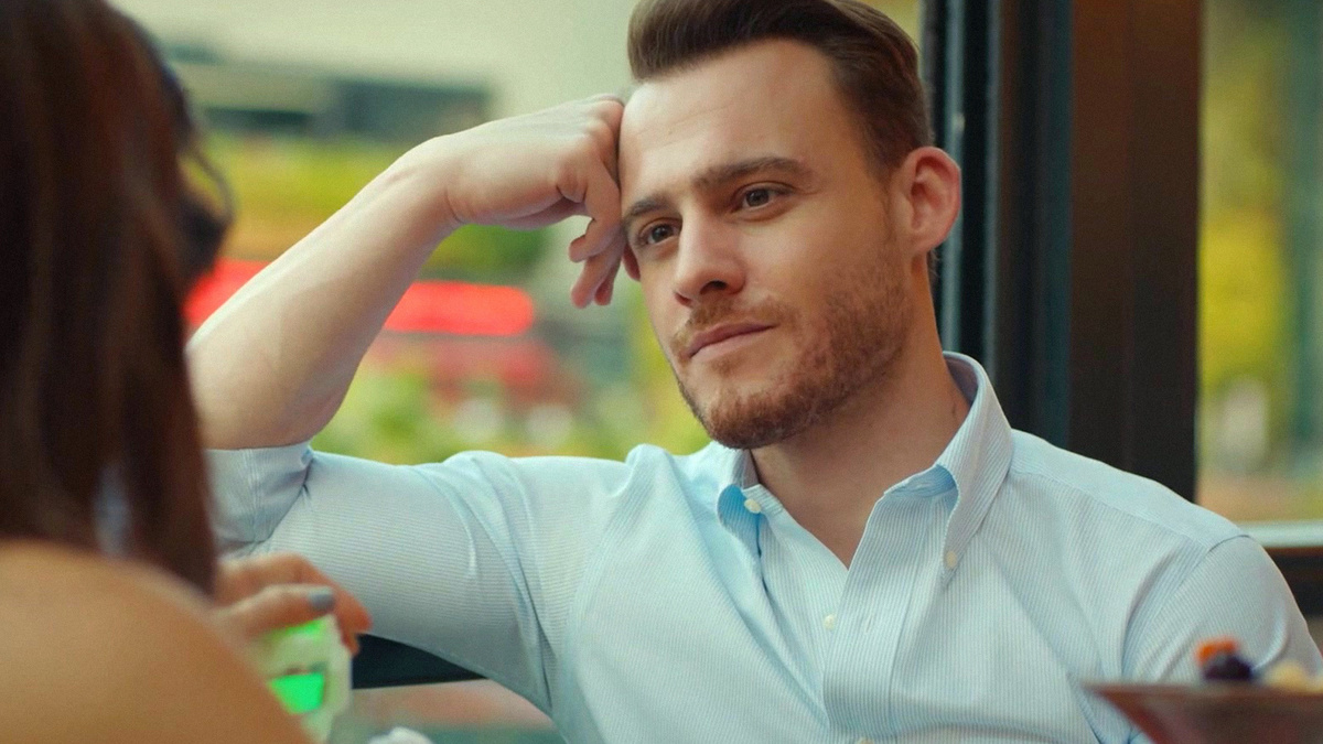 Керем Бюрсин. Картинка из Интернета.