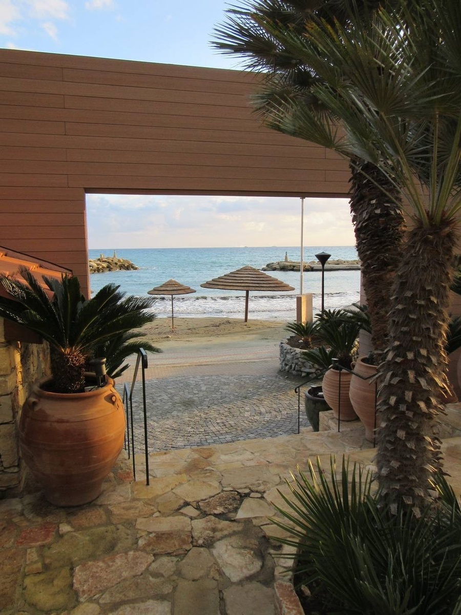 Выход на отельный пляж 