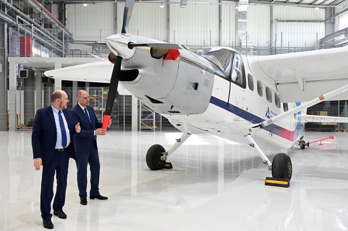 Глава Свердловской области выразил уверенность, что работа по созданию самолётов «Байкал» будет завершена успешно. Источник: prvadm.ru