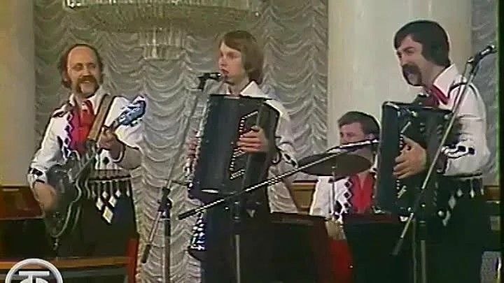 Владимир Мулявин, Анатолий Кашепаров в Колонном зале в Москве исполняют песню "Вологда", фотография из открытых источников Яндекса