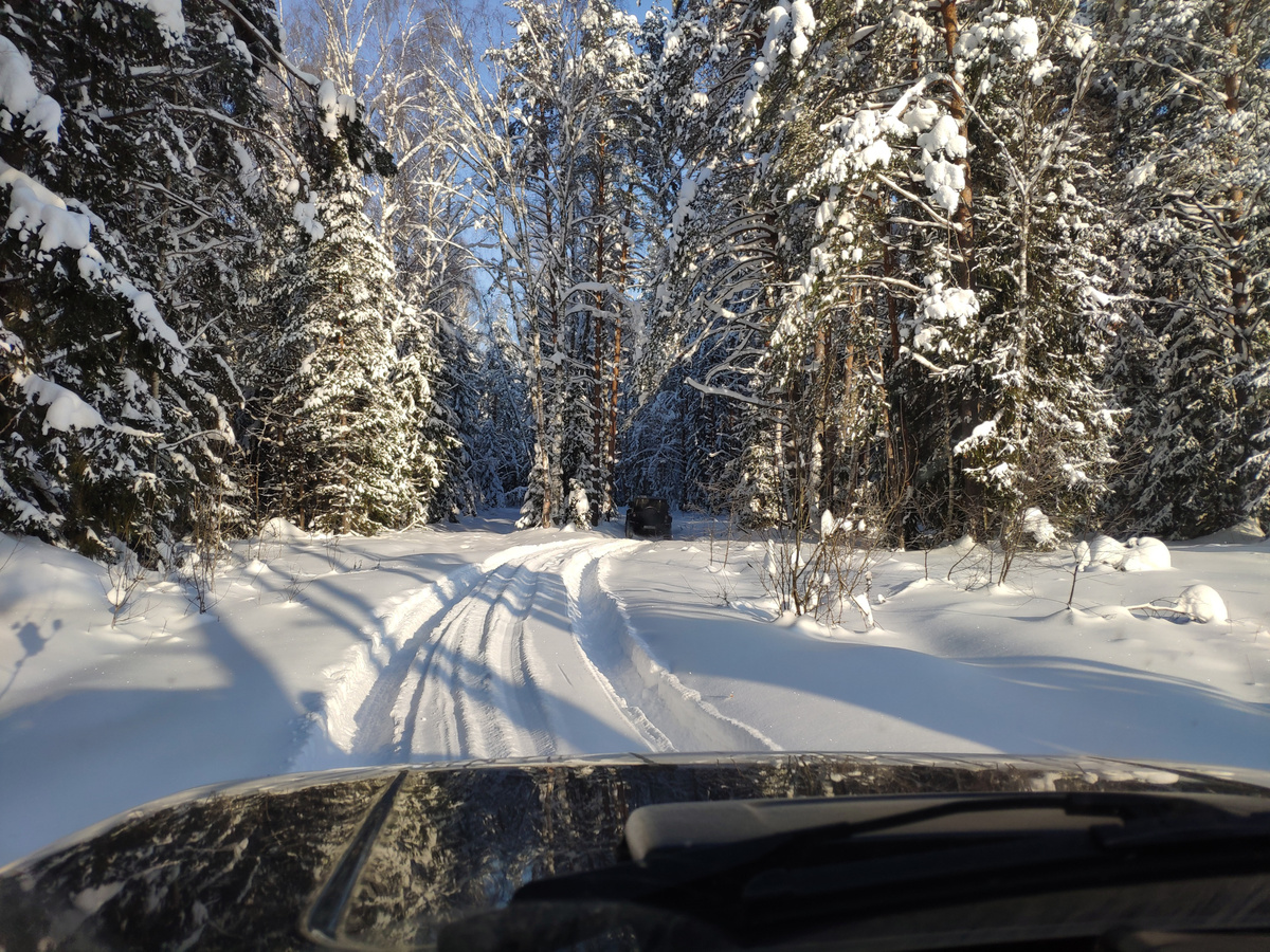 Прокладываем путь в глубоком снегу