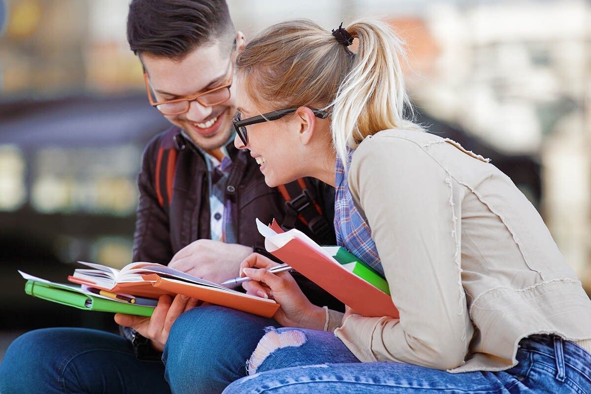 Каждый студент вуза или колледжа прошел через статус абитуриента. Источник: Dragan Grkic / Shutterstock / FOTODOM📷
