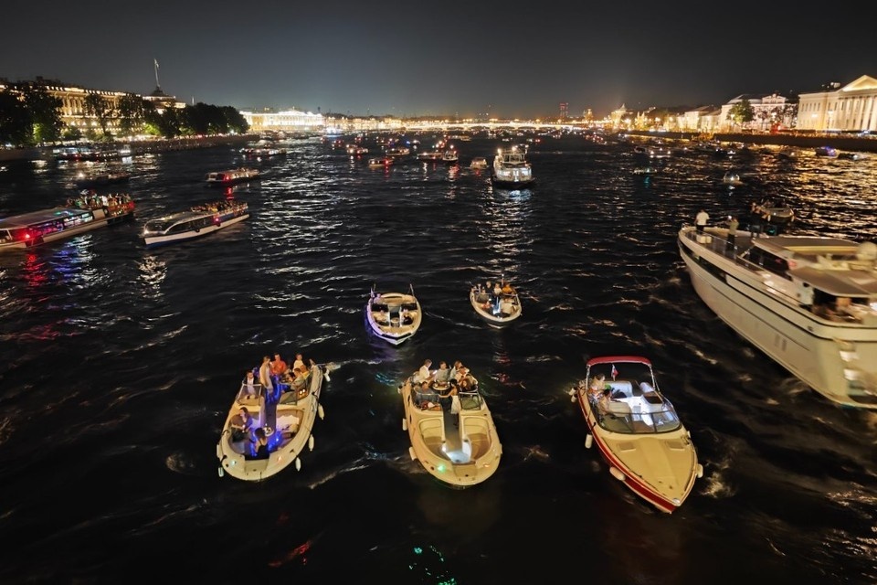    Акваторию Петербурга ждет большая чистка. Алексей БУЛАТОВ