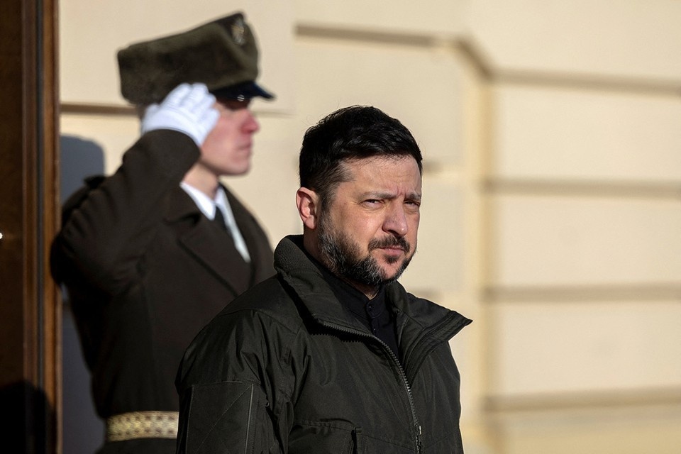    Средства Зеленского хранятся в гривнах, долларах и евро REUTERS