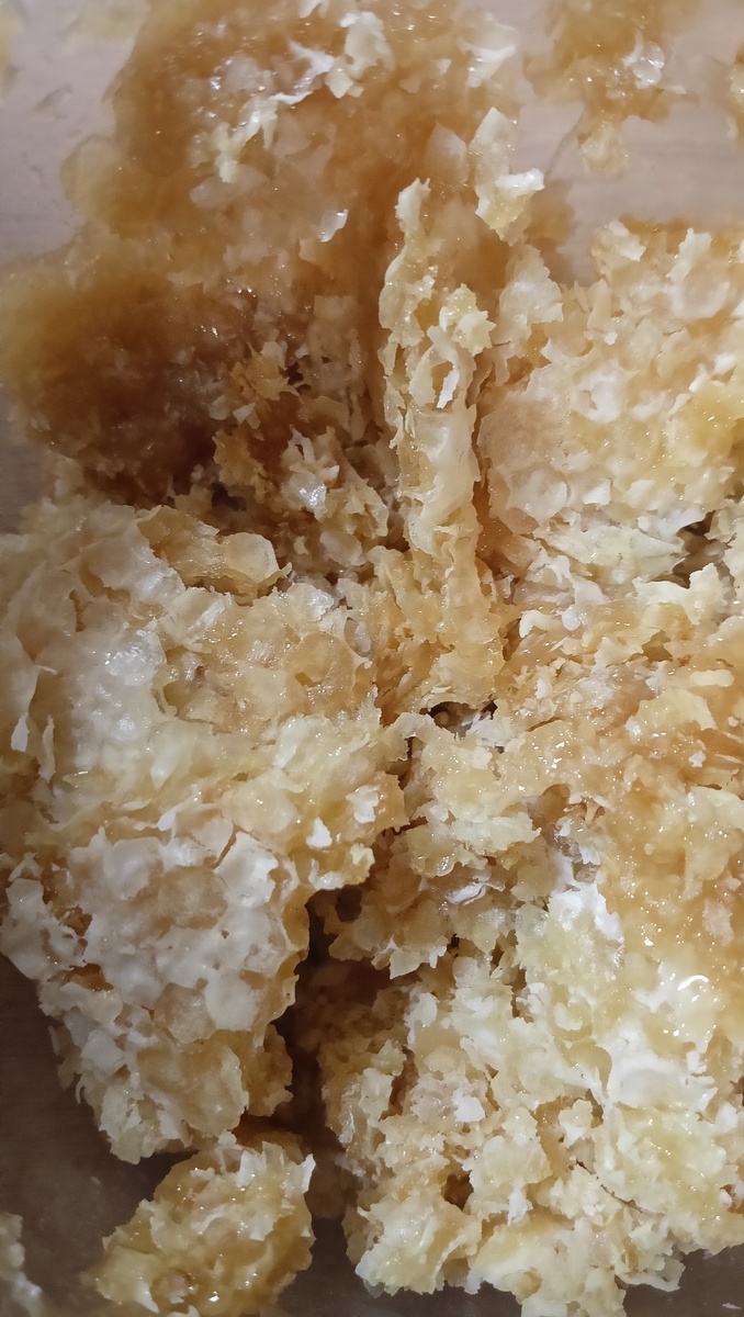 Забрус: Секретная «вощная бомба» из улья, которая заблокирует вашу простуду