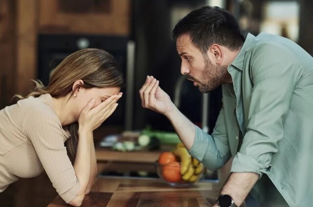    Какой смысл и продолжение пословицы «Кто спорит, тот гроша не стоит»?