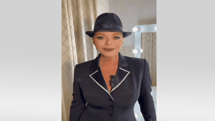    Народная артистка приглашает на концерт "В кругу друзей". Видео: ТГ-канал @dolinaofficial